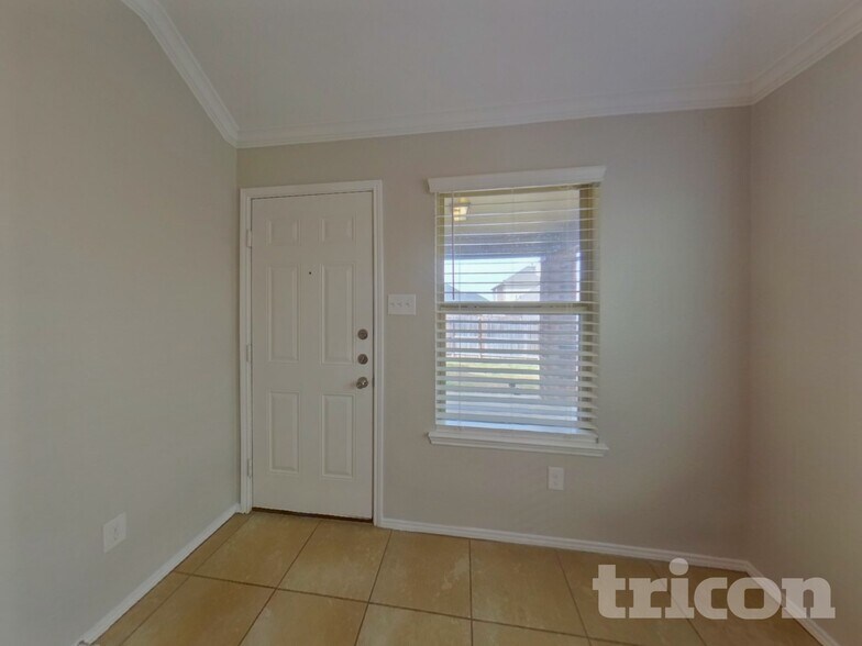 Building Photo - 5816 Burgundy Rose Dr