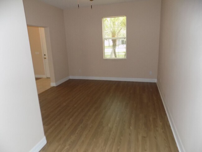 Building Photo - BEAUTIFUL 3 BEDROOM, 2 BATH, 3 CAR GARAGE ...