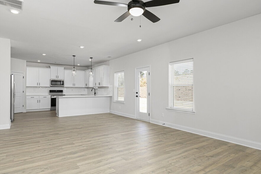 Building Photo - 104 Cantrell Wy