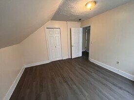 Building Photo - 271 Elm St