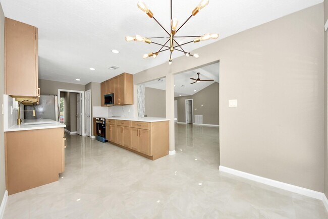 Building Photo - 16114 Forest Bend Ave