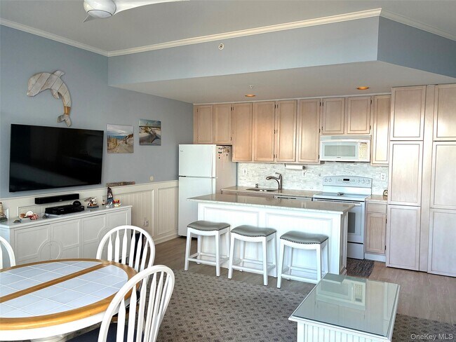 Building Photo - 260 Dune Rd