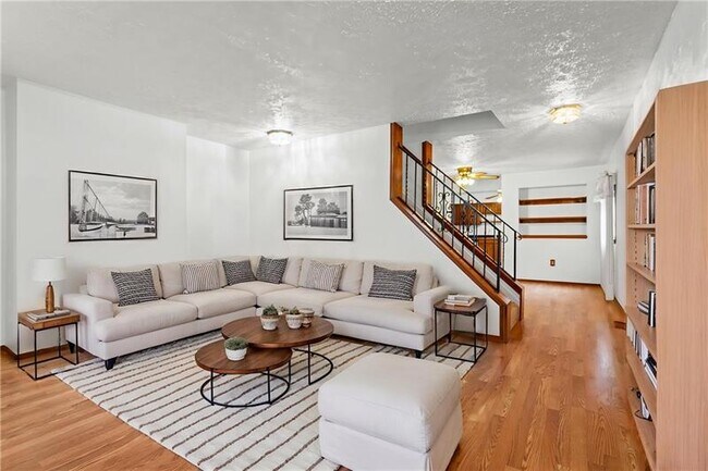 Building Photo - 4914 Cypress St