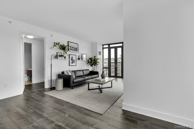 Building Photo - 175 Huguenot St