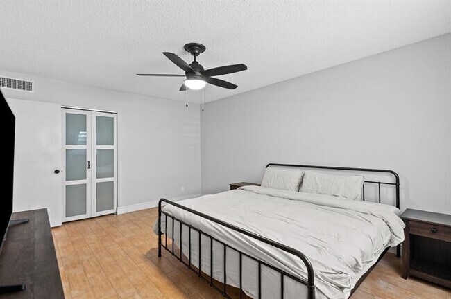 Building Photo - 3791 NW 84th Ave