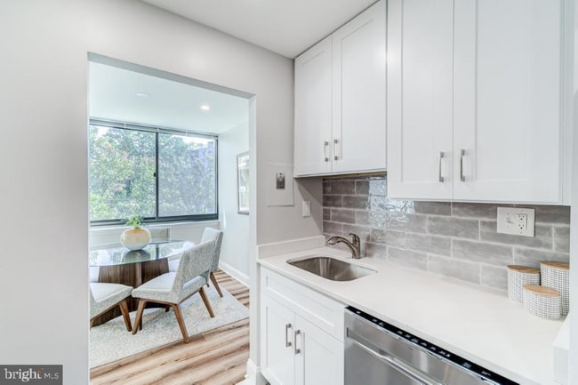 Building Photo - 600 Roosevelt Blvd