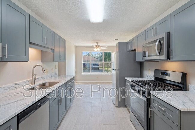 Building Photo - 440 Apple Dr