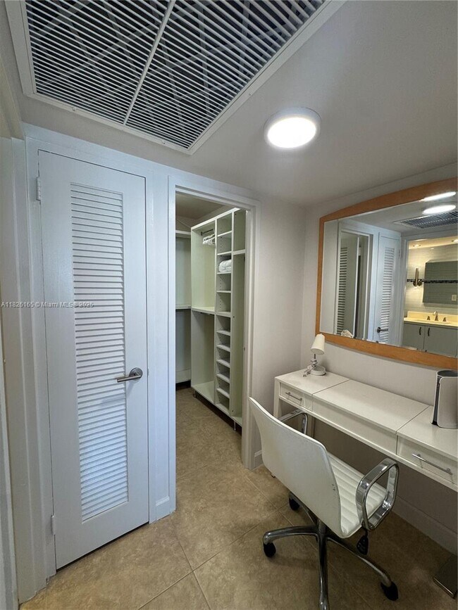 Building Photo - 5151 Collins Ave