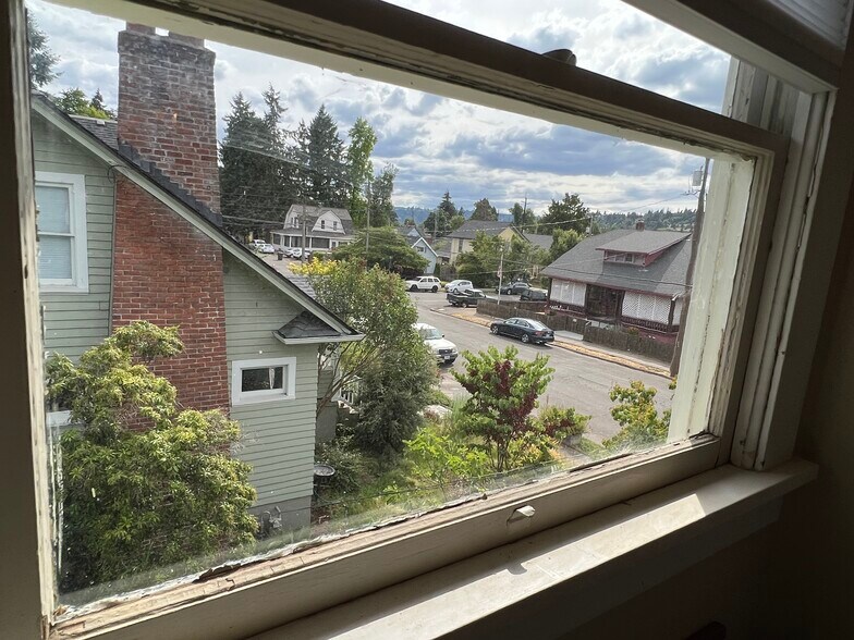 Southside view - 412 John Adams St