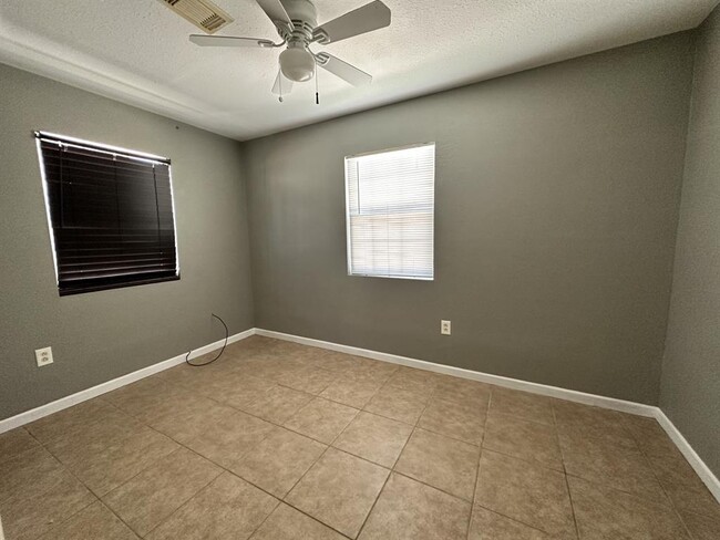 Building Photo - 21333 W Knox Dr