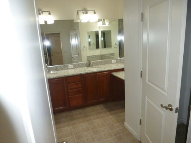 Building Photo - Four Bedroom, Three Bath Home in Somersett