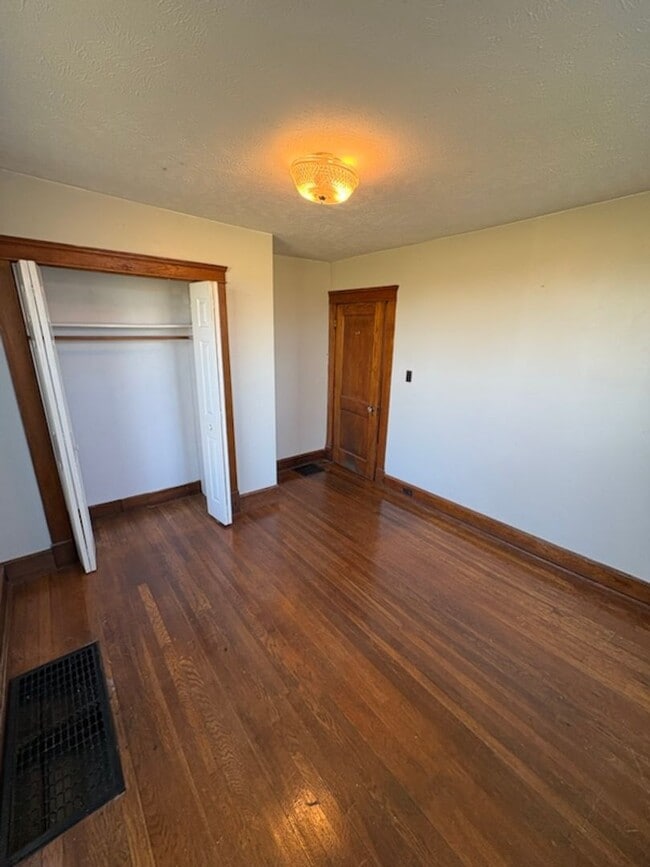 Building Photo - 420 W Old Andrew Johnson Hwy