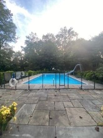 Pool - 3 Collier Dr W