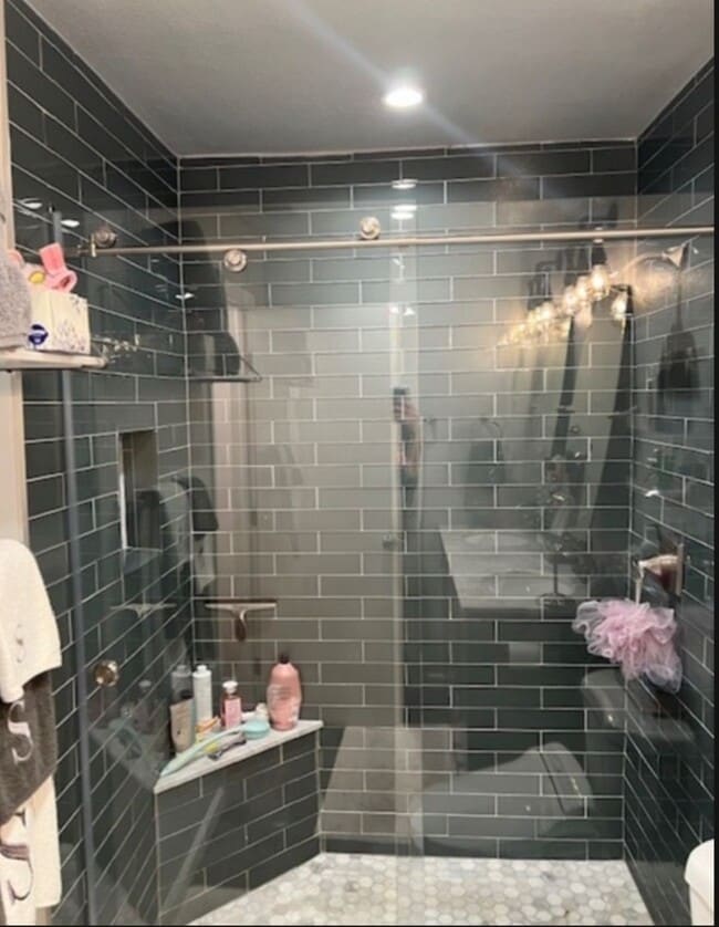 Building Photo - Gorgeous Updated 2 Bedroom, 2 bath condo For Rent in Pleasanton.