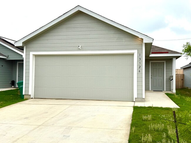 Primary Photo - AVAILABLE NOW! 4 Bedroom / 2 Bath Home In ...