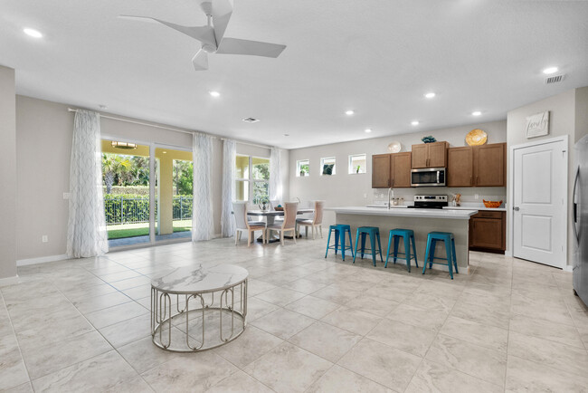 Building Photo - 4491 NW Oakleaf Ct