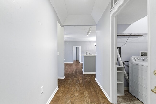 Building Photo - 7728 S Essex Gate Dr