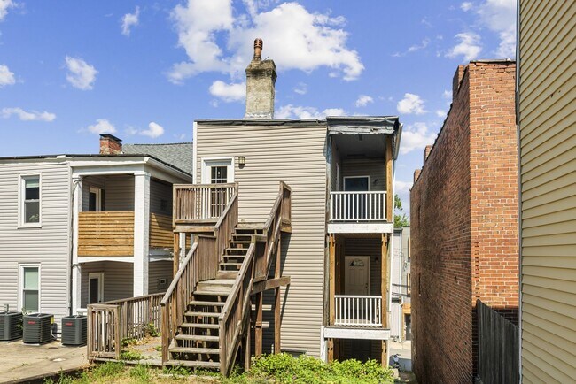 Building Photo - 3208 Dobson St