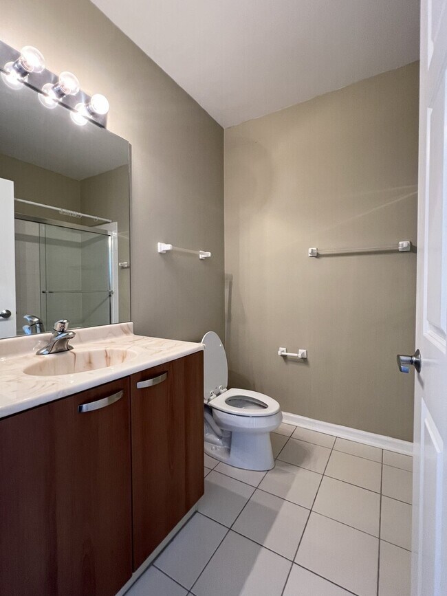 Building Photo - 635 N Dearborn St