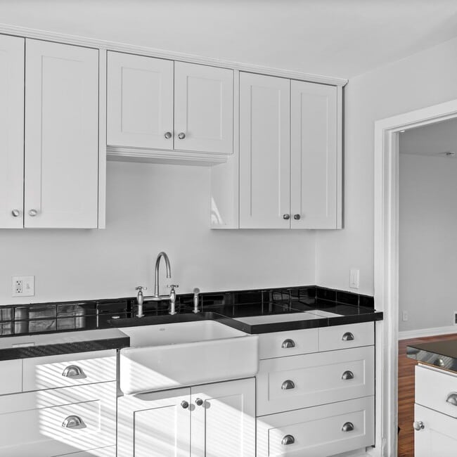 Building Photo - Salt Lake 5 Bedroom Home