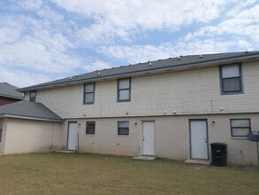 Building Photo - 1110 Leslie Cir