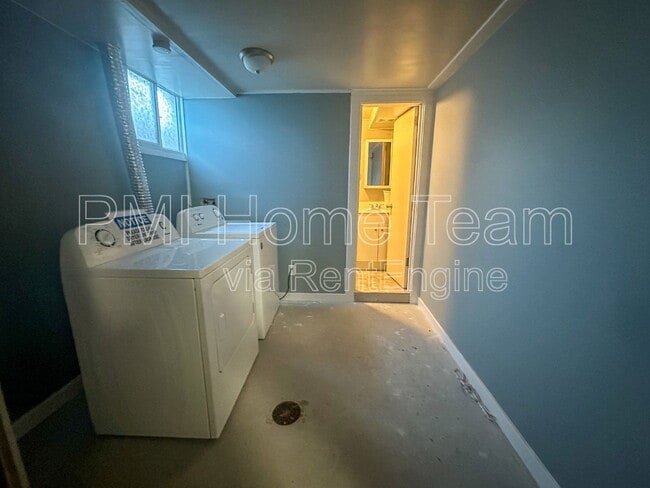 Building Photo - 889 Bel Mar Dr