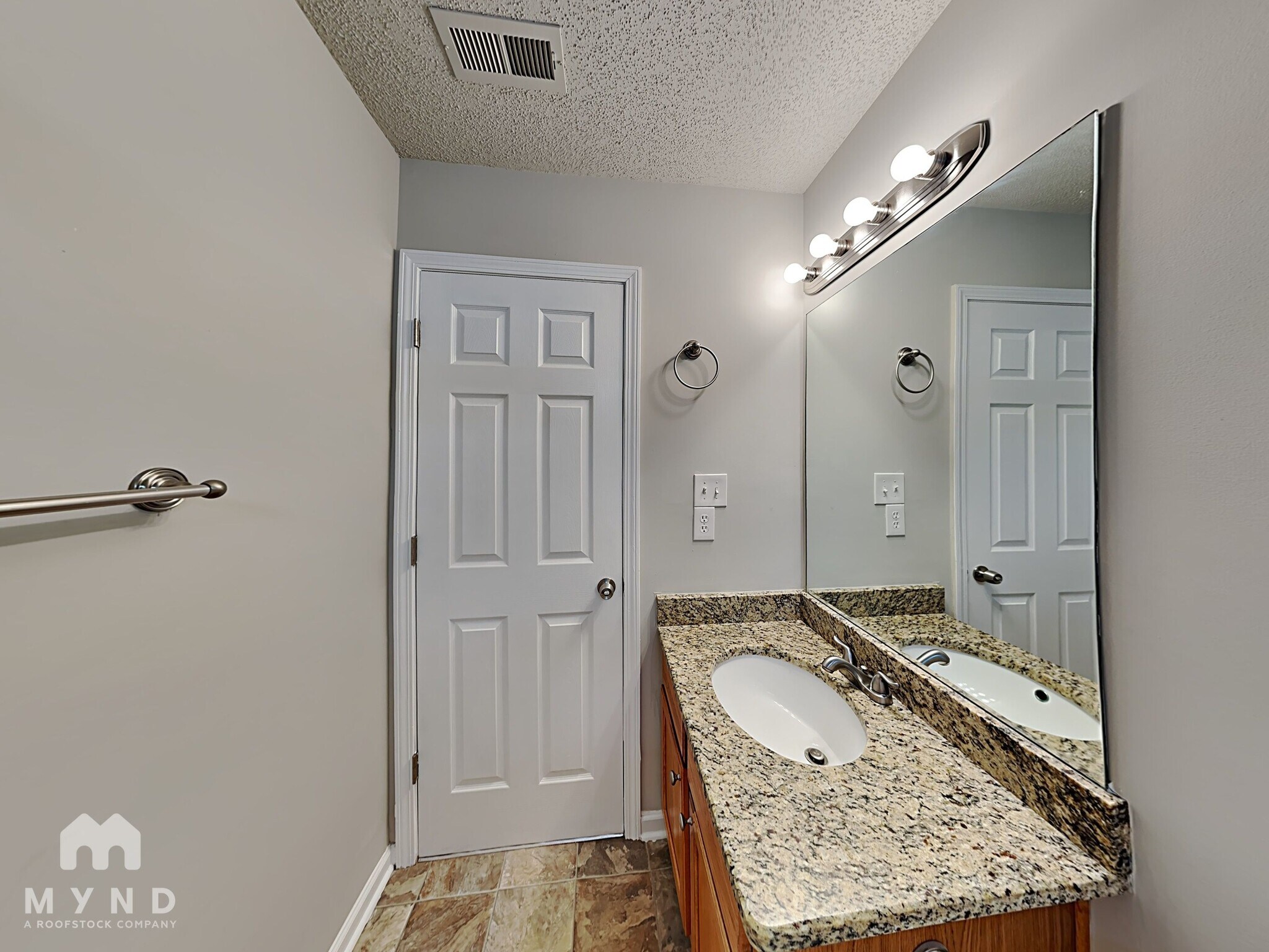 Building Photo - 6132 Hickory Ln Dr