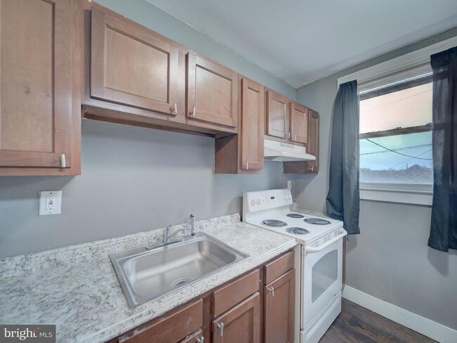Building Photo - 2047 Griffis Ave