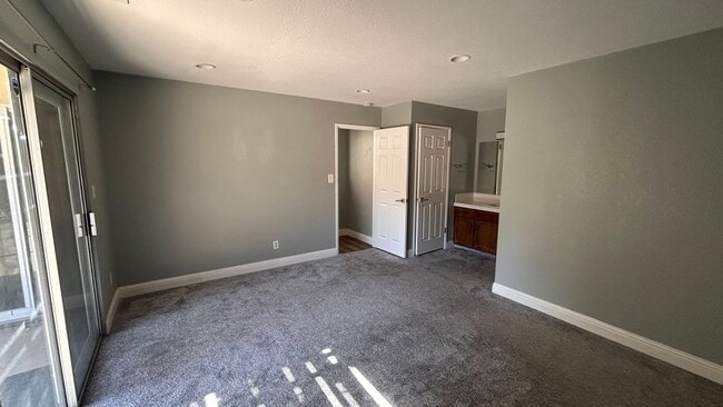 Building Photo - 3916 Pheasant Ln