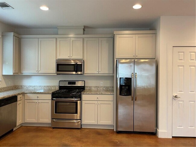 Building Photo - 3313 Thomas Kincheon St