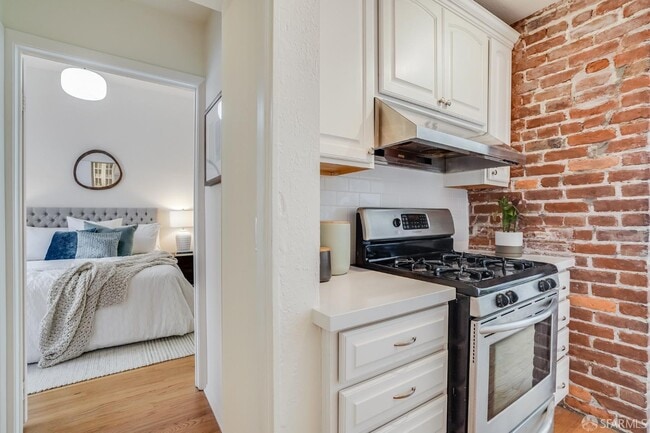 Building Photo - 490 Clipper St