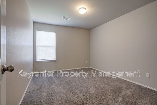 Building Photo - 209 SE 4th St