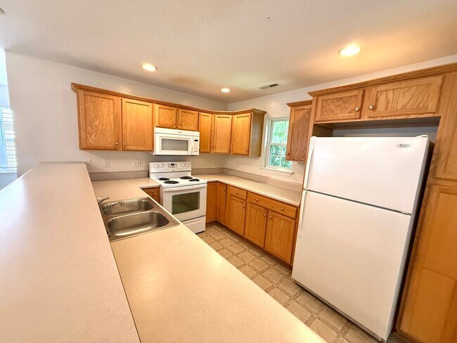 Building Photo - Available for the 2026-2027 lease term.