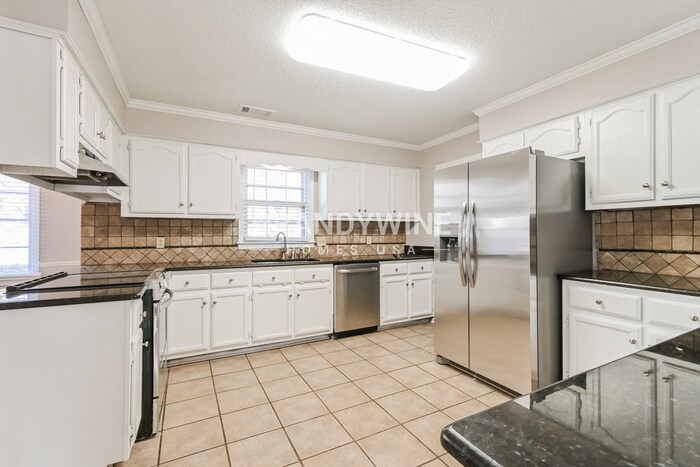 Building Photo - 292 E Valleywood Dr