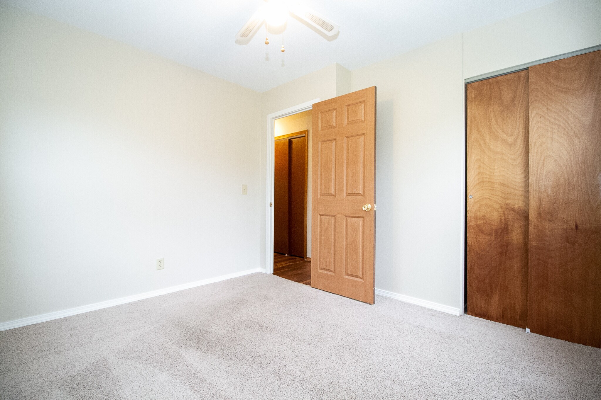 Building Photo - 731 Reineck Dr