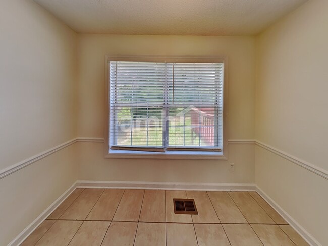 Building Photo - 502 Silver Maple Ln