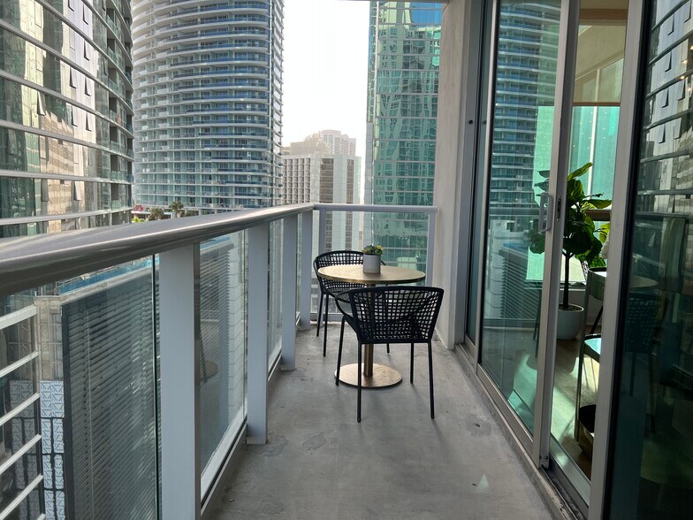 Building Photo - 300 S Biscayne Blvd