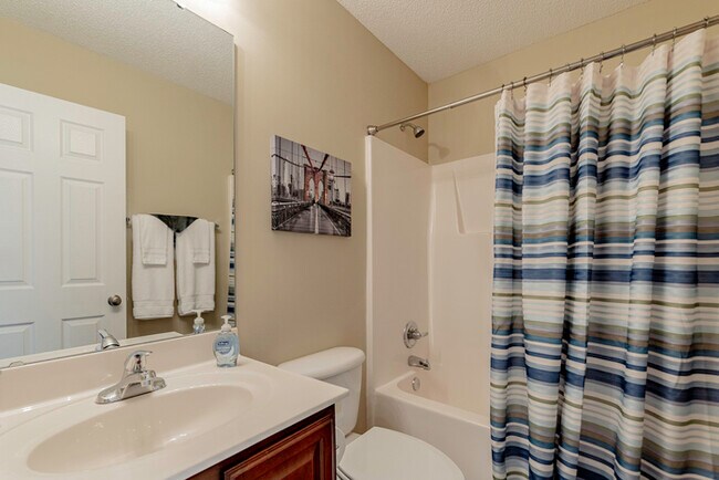 Building Photo - Furnished Rental Utilities included