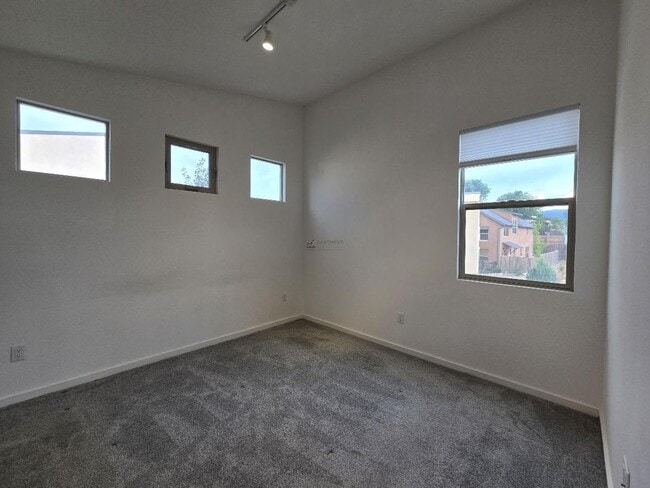 Building Photo - 2180 W Alameda St