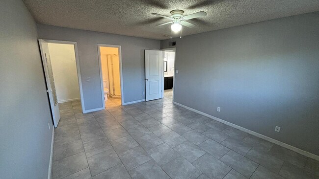 Building Photo - 1130 E Butler Dr