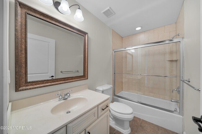 Building Photo - 302 Villa Dr