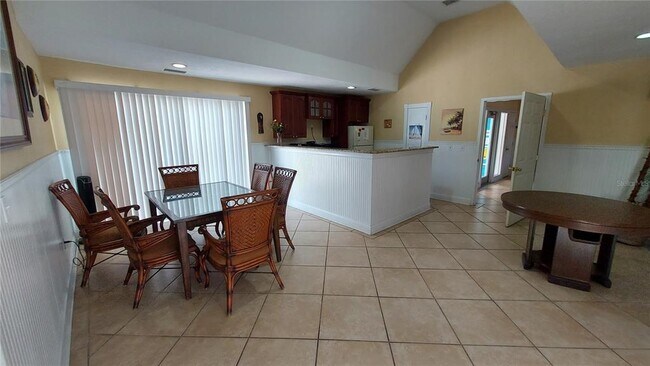 Building Photo - 455 Alt 19