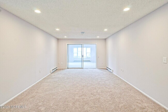 Building Photo - 332B Quinton Dr
