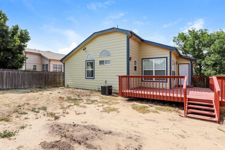 Building Photo - 4938 Dillon St