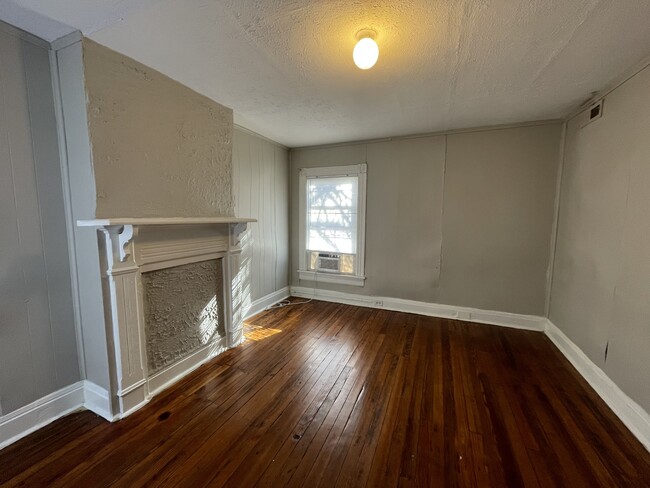 Building Photo - 1110 11th St