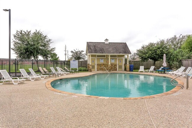 Building Photo - 28639 Lockeridge View Dr