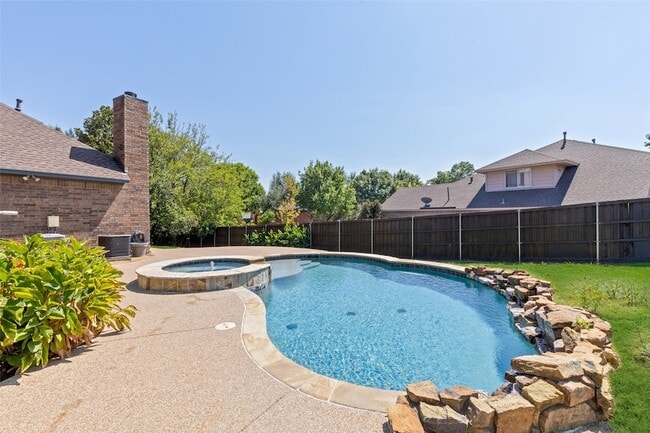 Building Photo - 2601 Kimberly Dr