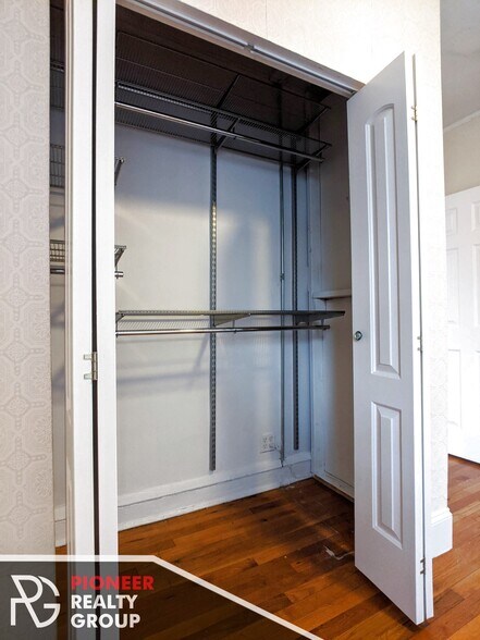 Building Photo - 736 W Addison St