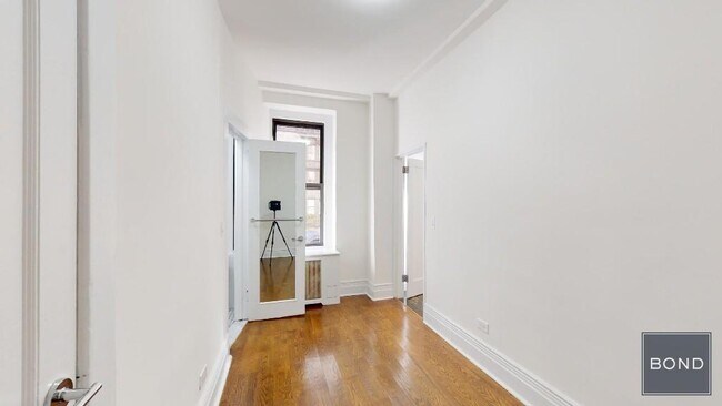 Building Photo - 200 W 58th St