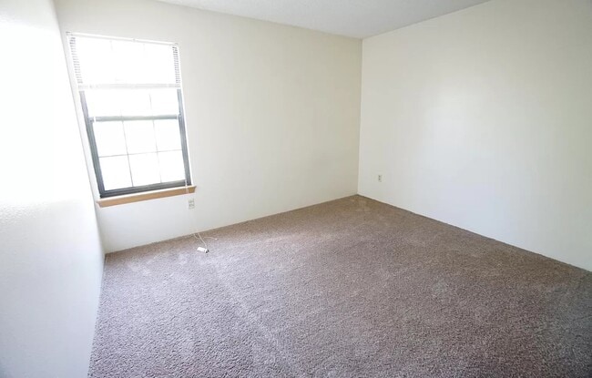 Building Photo - 364 S Estes St